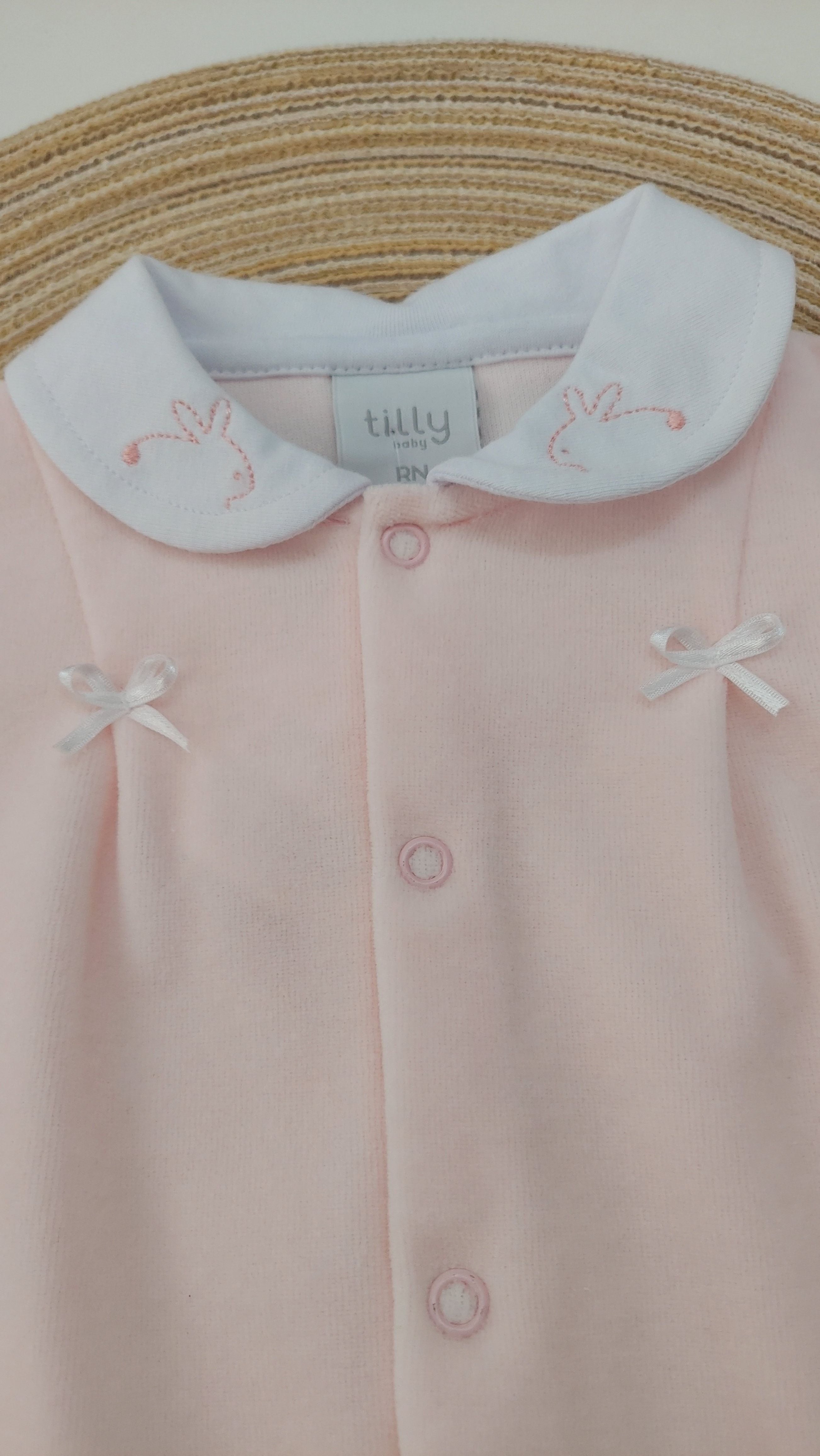 Macacão em Plush Com Gola Rosa Bebê Coelhas - Tilly Baby