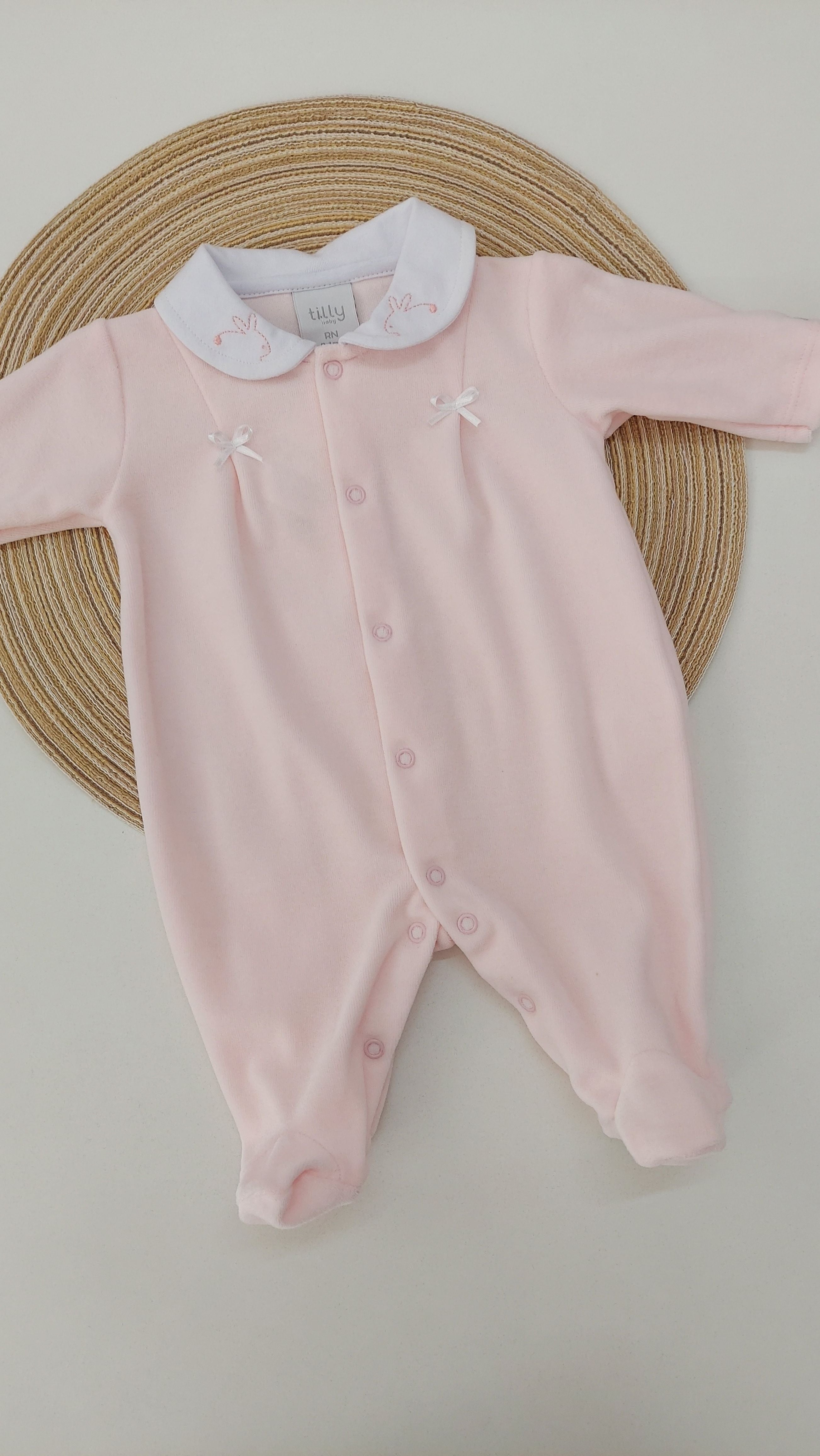 Macacão em Plush Com Gola Rosa Bebê Coelhas - Tilly Baby