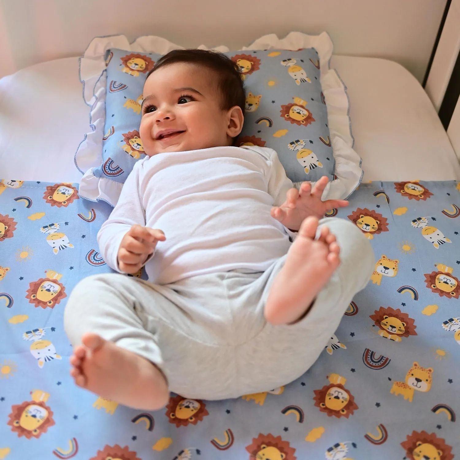 Travesseiro Estampado com Babado Leão Azul - Bublim