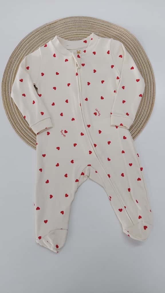 Macacão Bebê Menina em Suedine C/ Zíper Corações - Kiko Baby